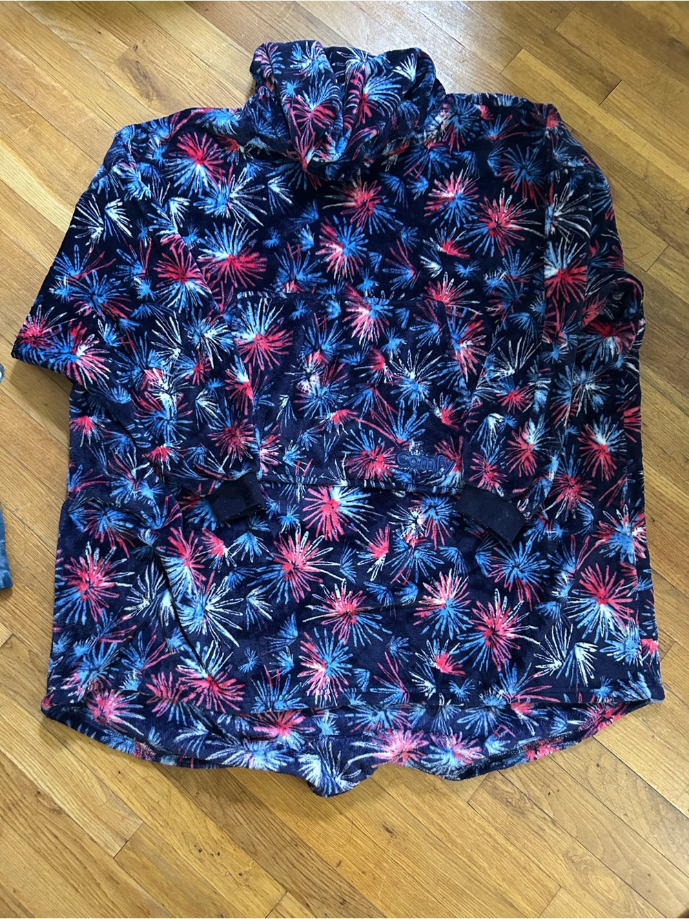Men's Navy Firework-Print Casual Shorts